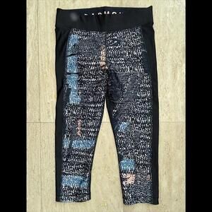 Under‎ Armour Heat Gear Women's Black Pixel Color Leggings Compression Medium